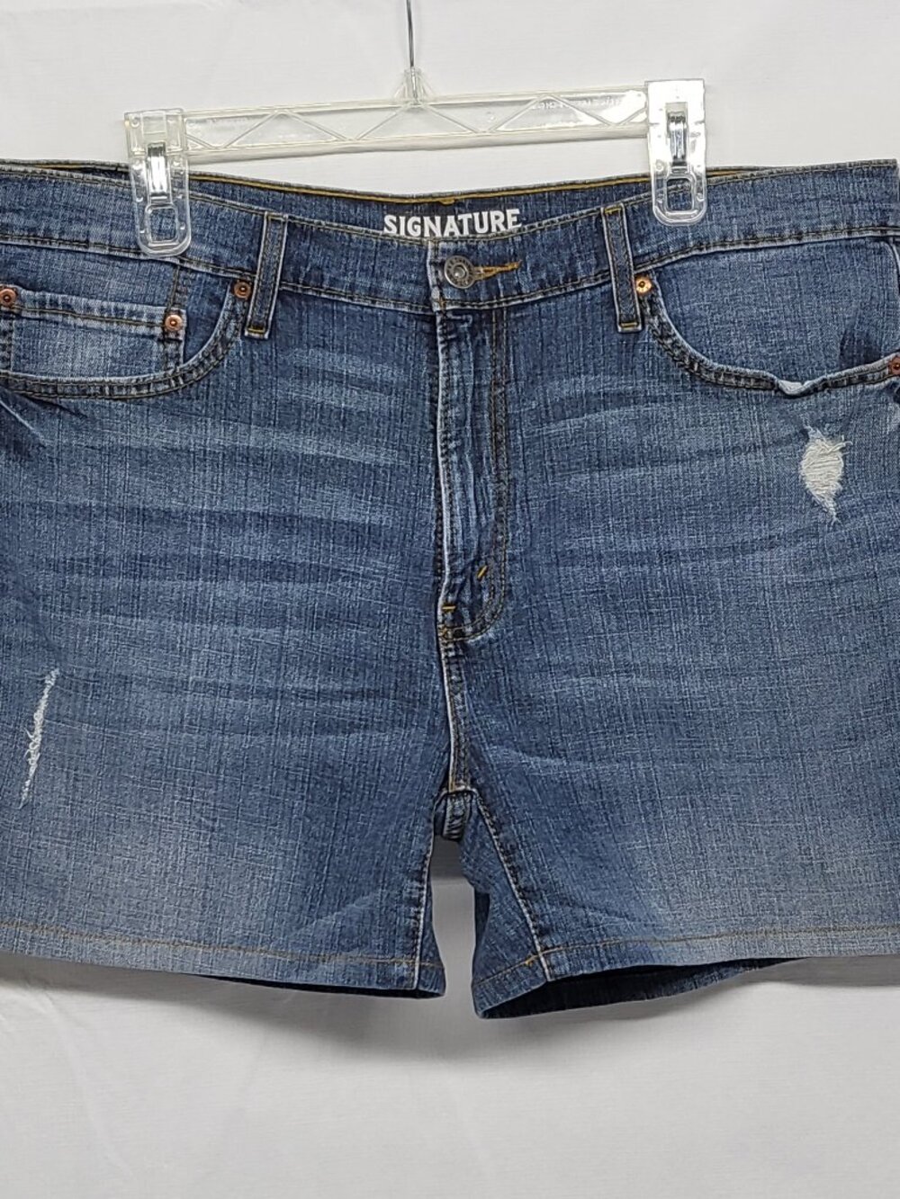 Signature by Levi Strauss Shorts S67 Athletic Fit Distressed Mens 38 (Tag36)